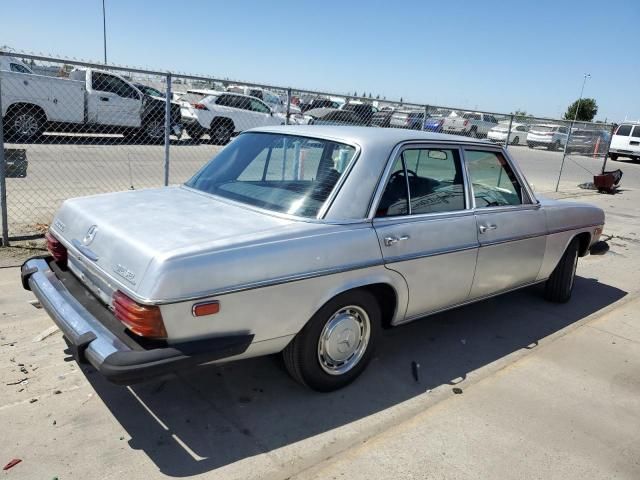 1975 Mercedes-Benz 300 D