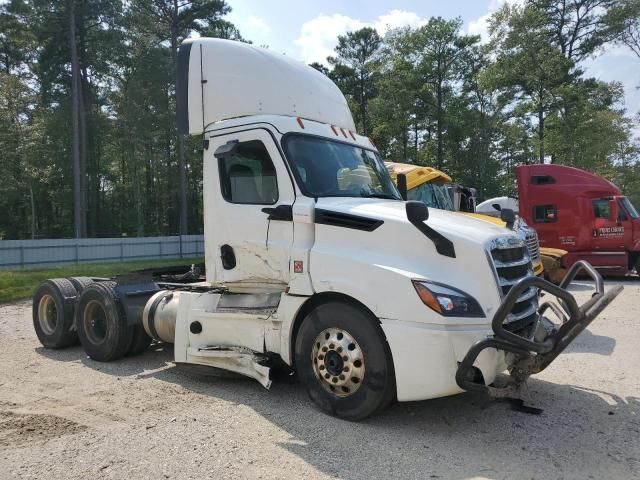 2020 Freightliner Cascadia 126