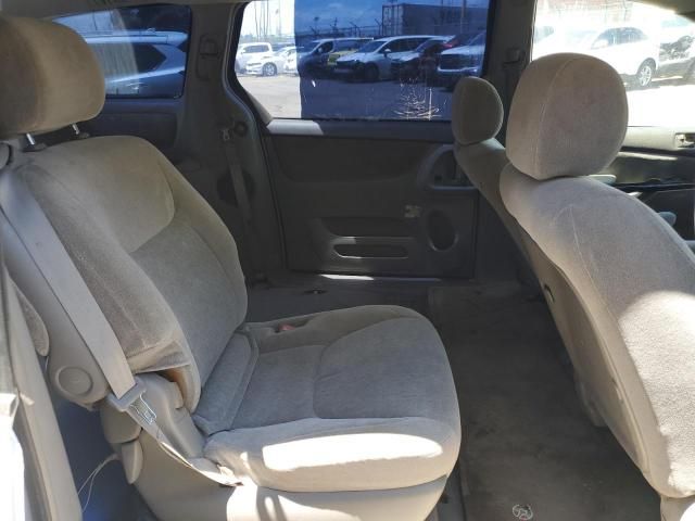 2004 Toyota Sienna CE