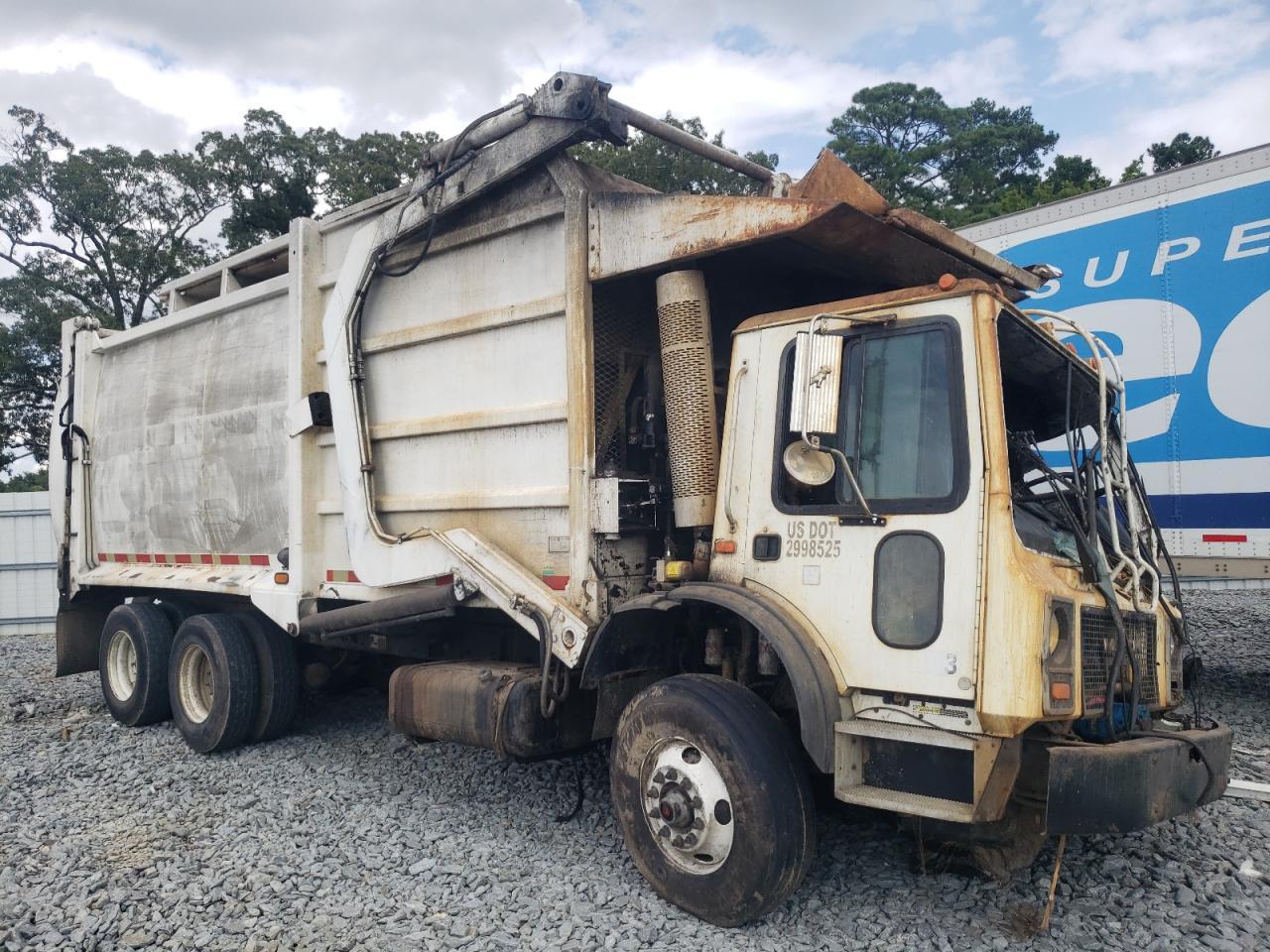 2005 Mack 600 MR600