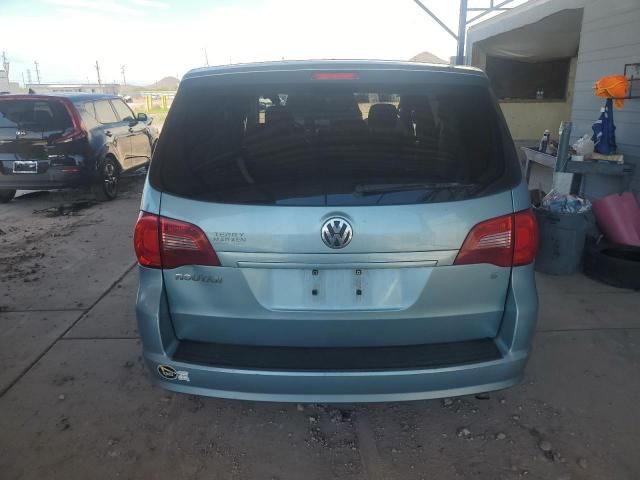 2010 Volkswagen Routan S