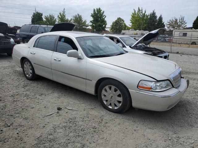 2005 Lincoln Town Car Signature Limited