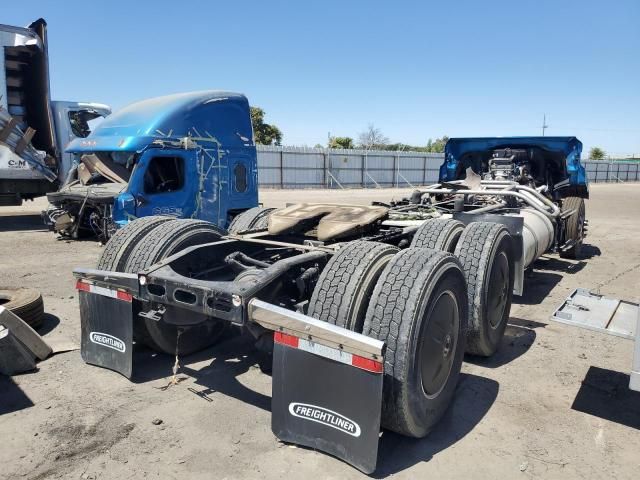 2023 Freightliner Cascadia 126