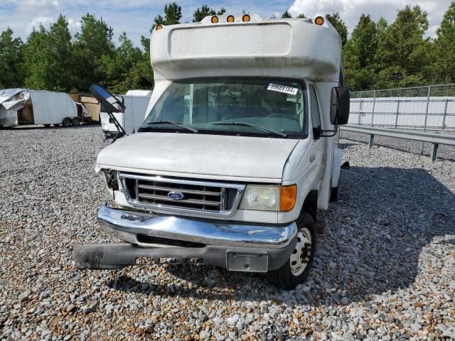 2006 Ford Econoline E350 Super Duty Cutaway Van