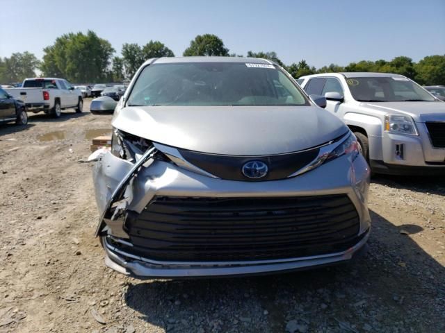 2022 Toyota Sienna XLE