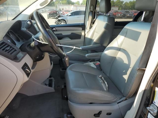 2013 Volkswagen Routan SE