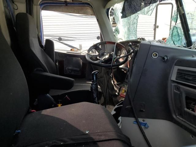 2020 Freightliner 122SD