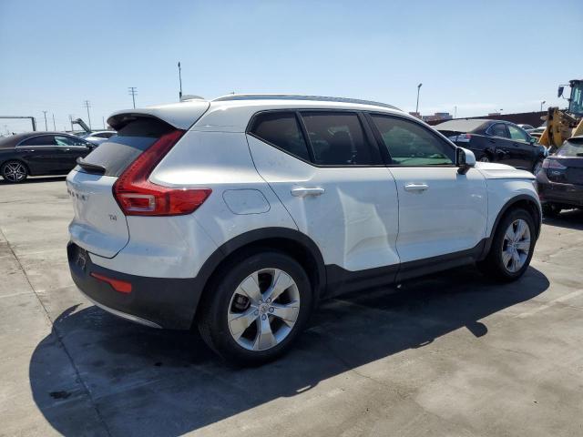 2020 Volvo XC40 T4 Momentum