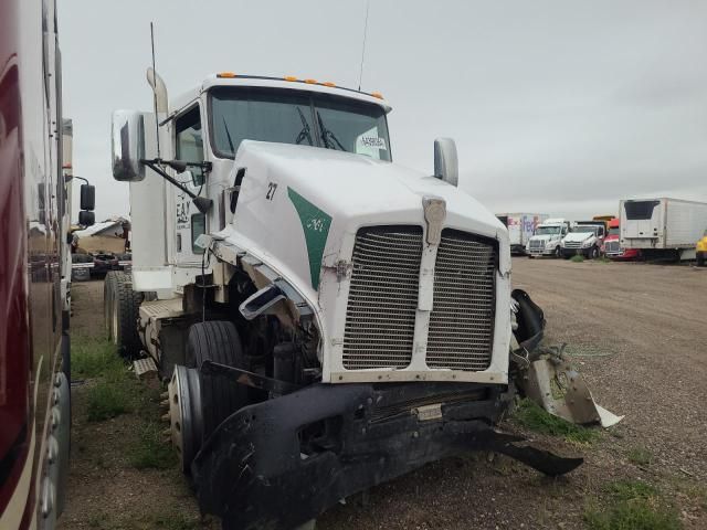 2001 Kenworth Construction T600