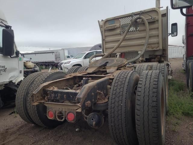 2001 Kenworth Construction T600