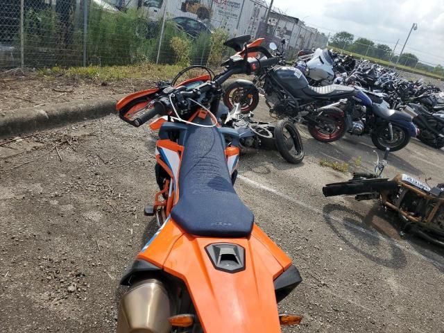 2024 KTM 690 SMC R