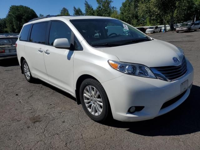 2017 Toyota Sienna XLE