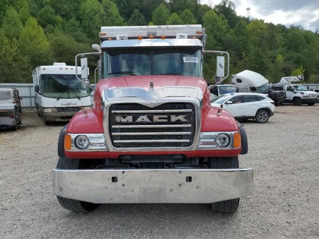 2004 Mack 700 CV700