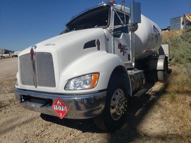 2022 Kenworth Construction T370