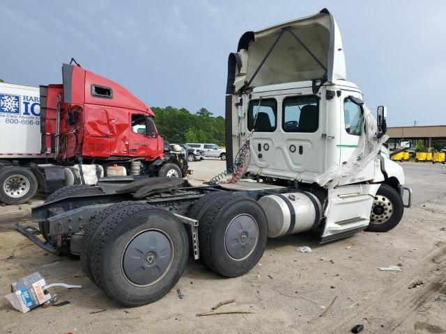 2019 Freightliner Cascadia 126