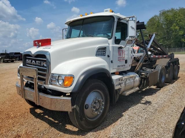 2002 Mack 700 CV700