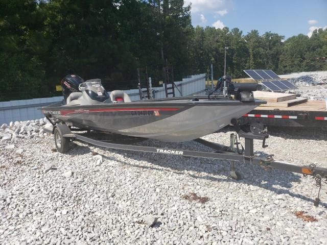 2017 Tracker Boat