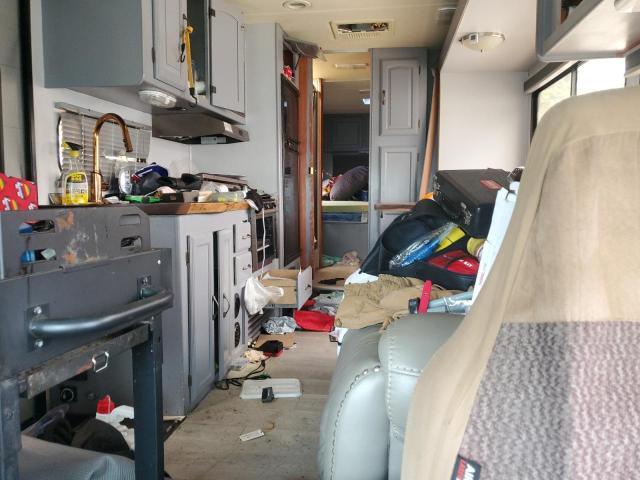 2010 Ford Econoline E450 Super Duty Cutaway Van