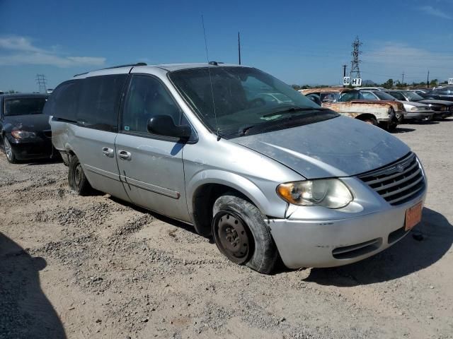 2005 Chrysler Town & Country LX