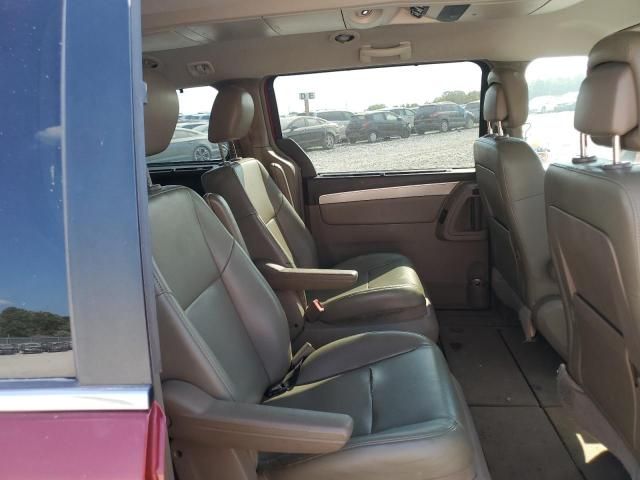 2011 Volkswagen Routan SE