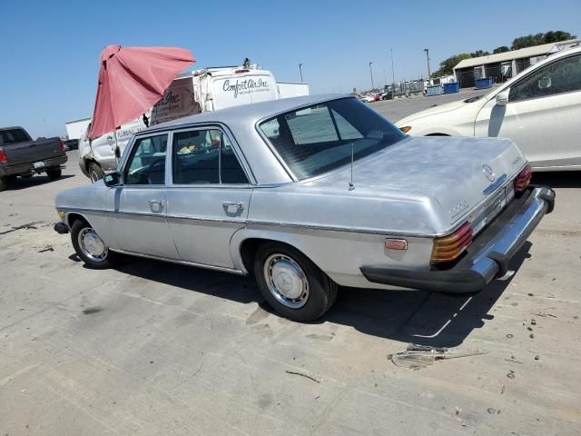 1975 Mercedes-Benz 300 D