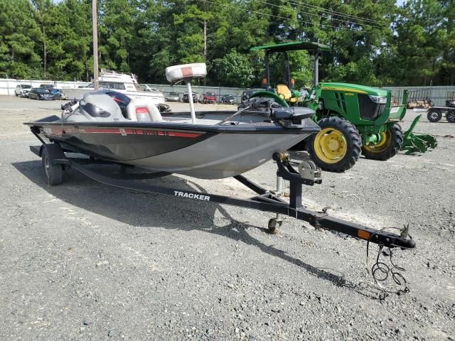 2017 Tracker Boat