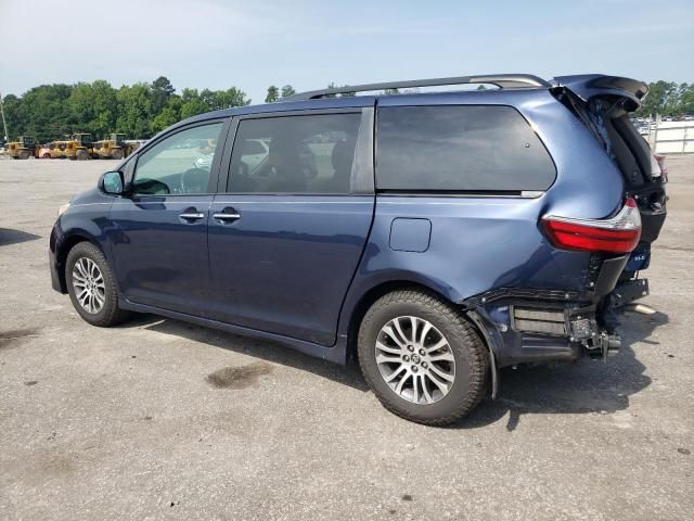 2020 Toyota Sienna XLE