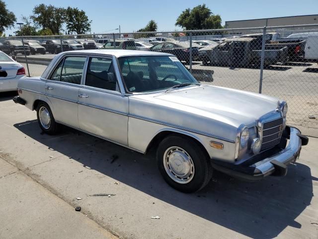 1975 Mercedes-Benz 300 D