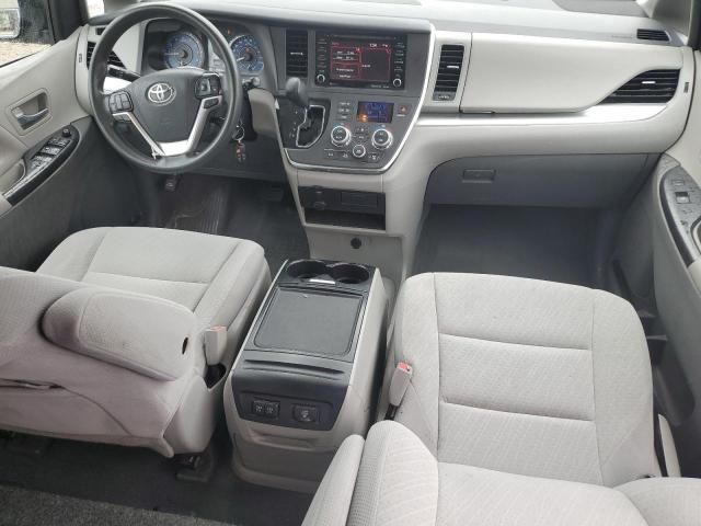 2019 Toyota Sienna LE