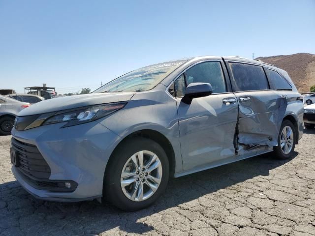 2022 Toyota Sienna XLE