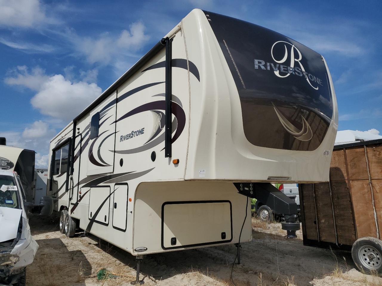 2019 Riverside Trailer
