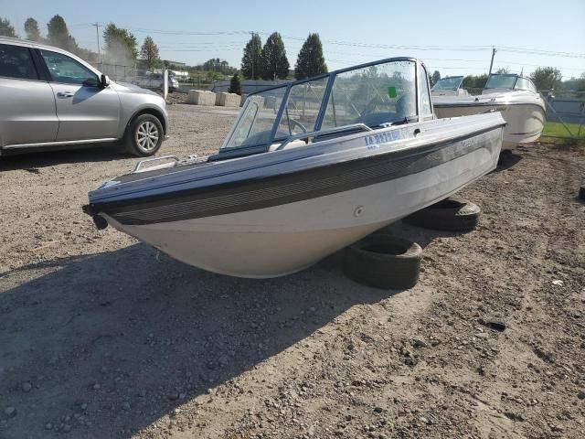 1995 Crestliner Boat