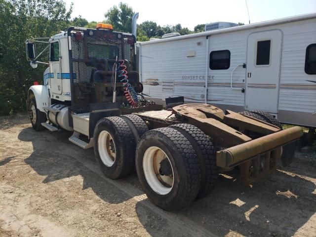 2004 Freightliner Conventional Classic 120