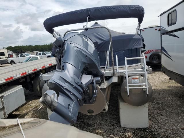 2024 Bennington Marine Pontoon