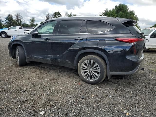 2022 Toyota Highlander Hybrid Platinum