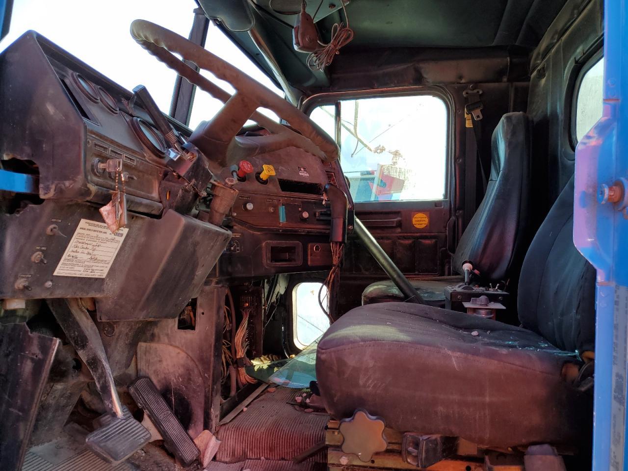 1996 Freightliner Conventional FLD112