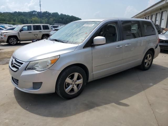 2010 Volkswagen Routan SE