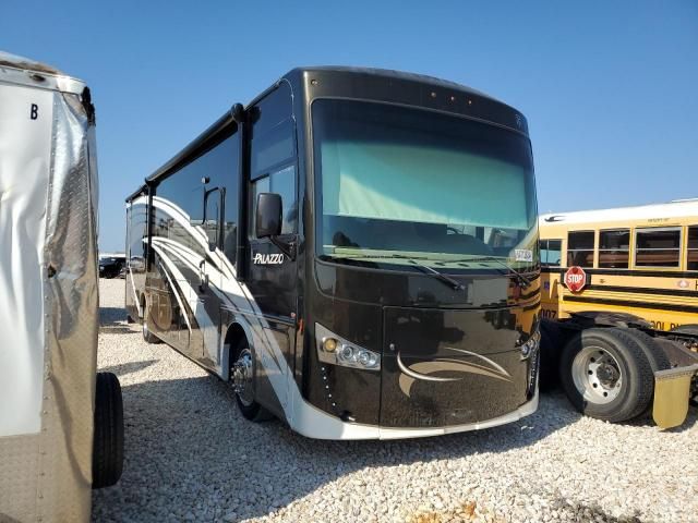 2015 Freightliner Chassis XC