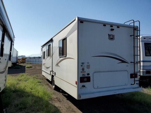 2013 Ford Econoline E450 Super Duty Cutaway Van