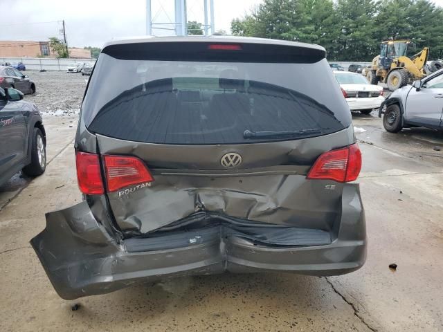 2010 Volkswagen Routan SE