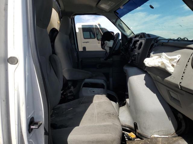 2018 Ford Econoline E450 Super Duty Cutaway Van