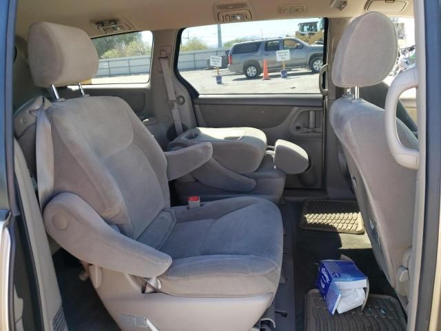 2005 Toyota Sienna CE