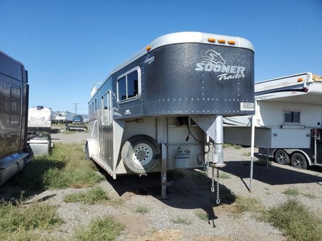 1999 Soon Horse Trailer