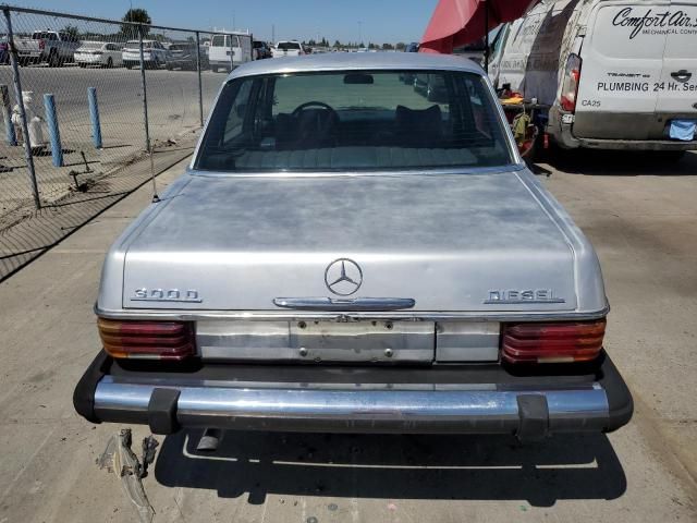 1975 Mercedes-Benz 300 D