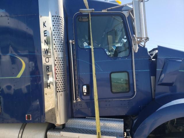 2013 Kenworth Construction T800