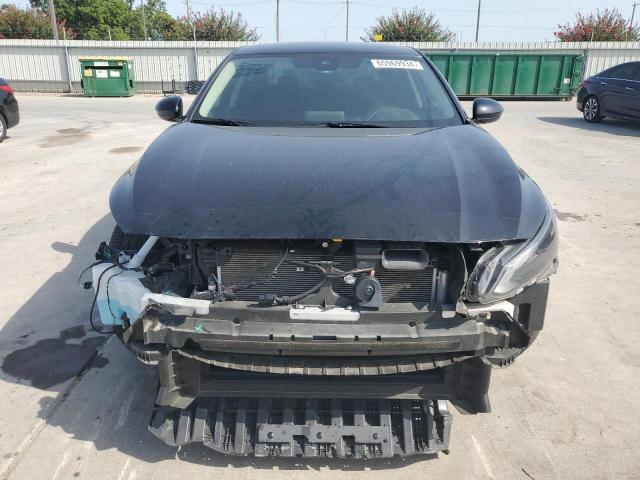 2023 Niss Altima 2.5 sr