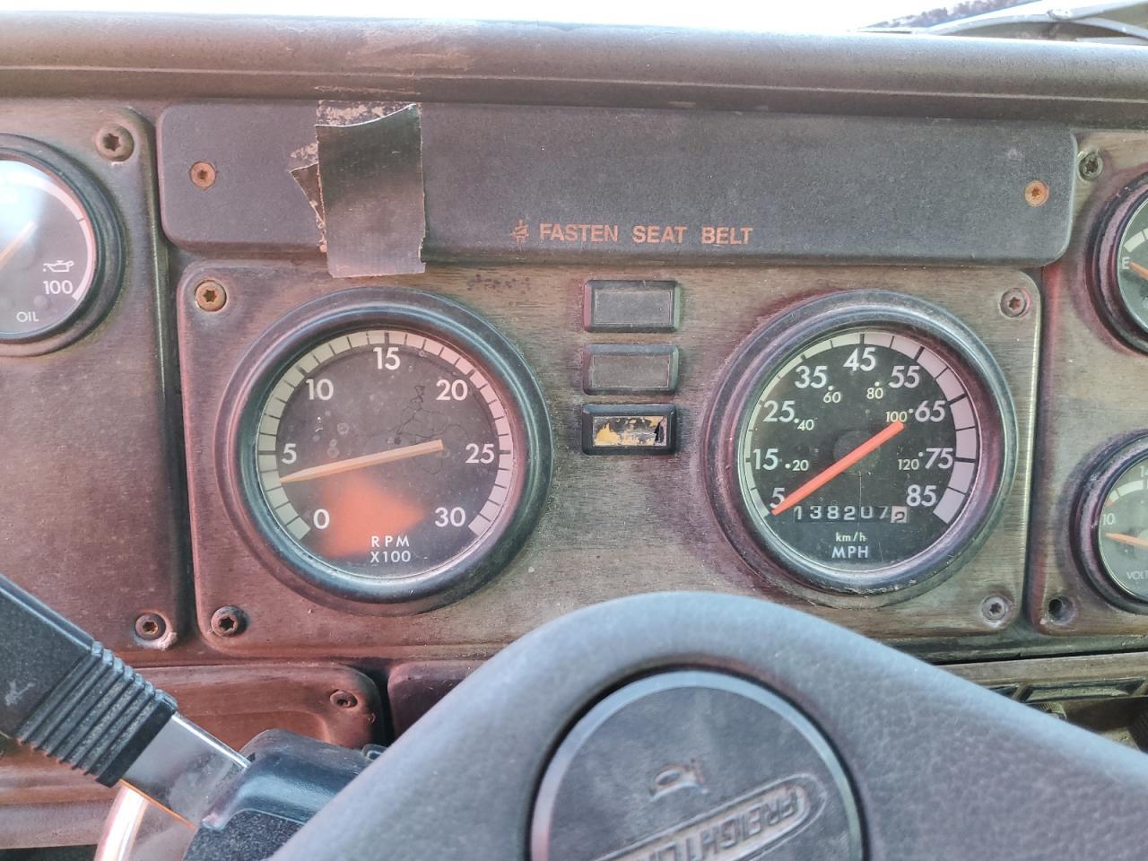 1996 Freightliner Conventional FLD112