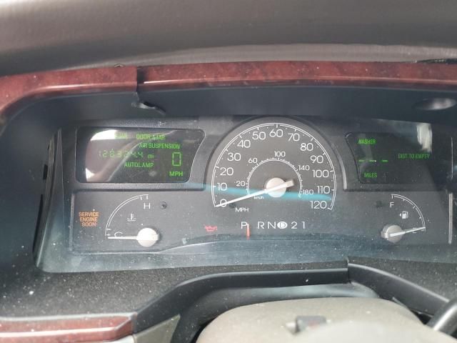 2003 Lincoln Town Car Signature