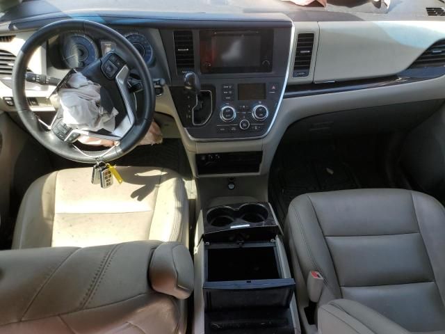 2015 Toyota Sienna xle
