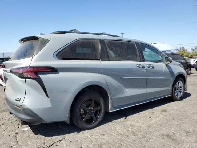 2022 Toyota Sienna XLE